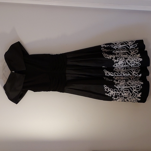 La Nouvelle Renaissance Dress - Picture 6 of 10